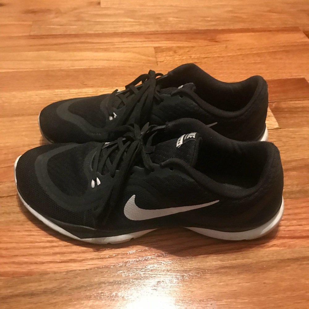 Size 8.5 Ladies Nike Flex TR6 Sneakers